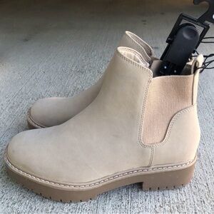 NWT Women's Tan Ankle Boots